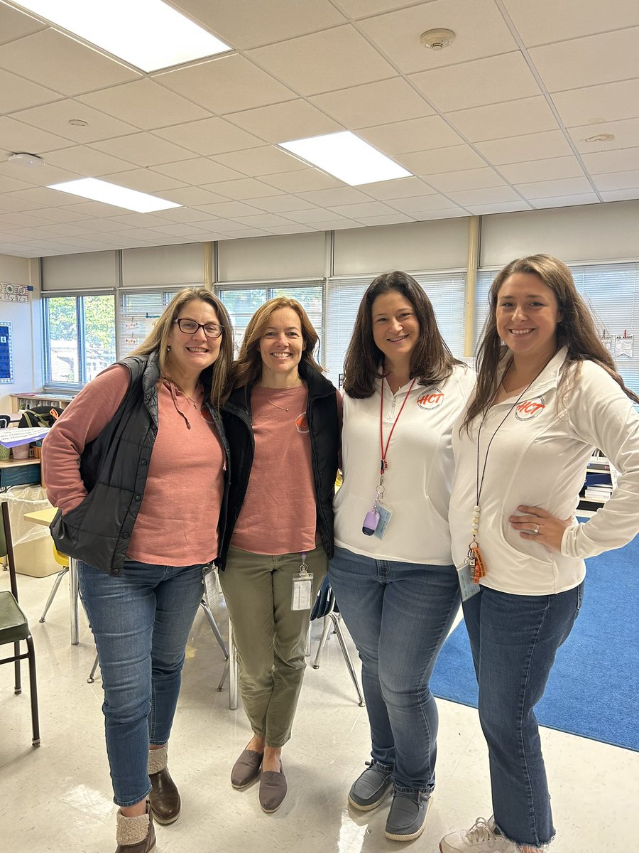 Twinning x 2 at Burns Avenue today! 👯‍♀️ 👯‍♀️