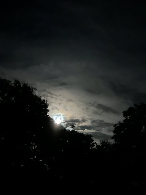 It&rsquo;s nearly 3am, but my cosplay is complete &hearts;️ https://t.co/ETJ4QJuvTO