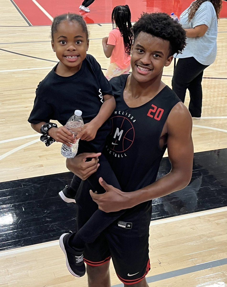 MrsTeachLes's tweet photo. Melissa Madness was a great event!  We can’t wait for this same energy at all the basketball 🏀 games this season!!! @Melissa_Hoops https://t.co/enK4020p8G
