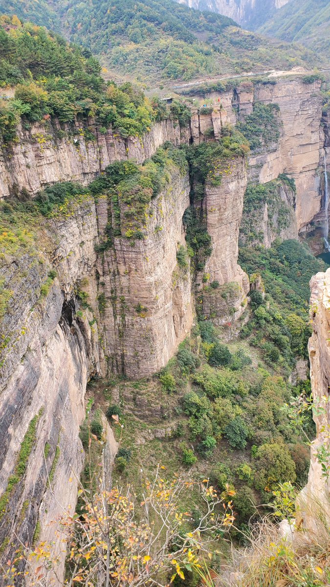 The Grand Canyon in the Taihang Mountain Opera in China and a temple more than 1,000 years ago. Everything is beautiful. But the world is not pretty.