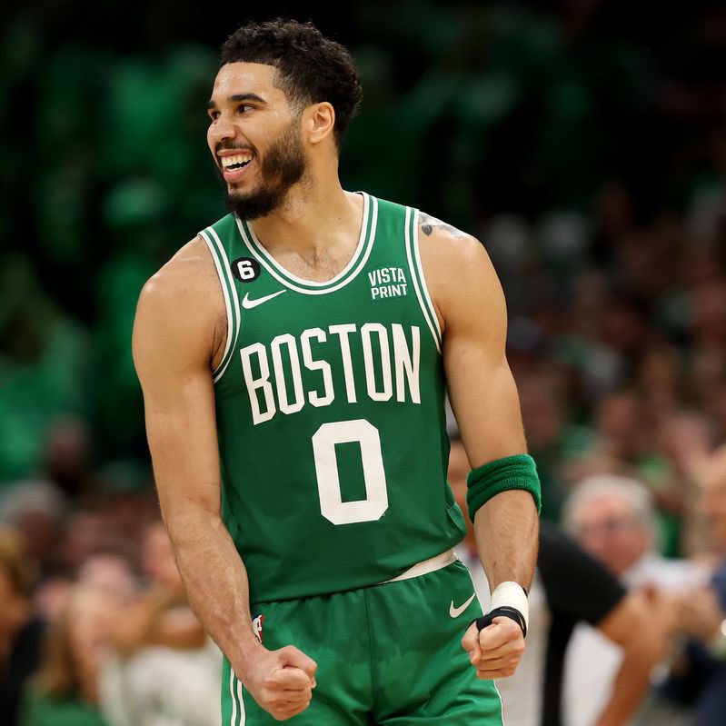RTNBA's tweet photo. Jayson Tatum tonight:

34 points
11 rebounds
 2 steals
60% FG

HIM. 🔥 https://t.co/2WBE1YF72F
