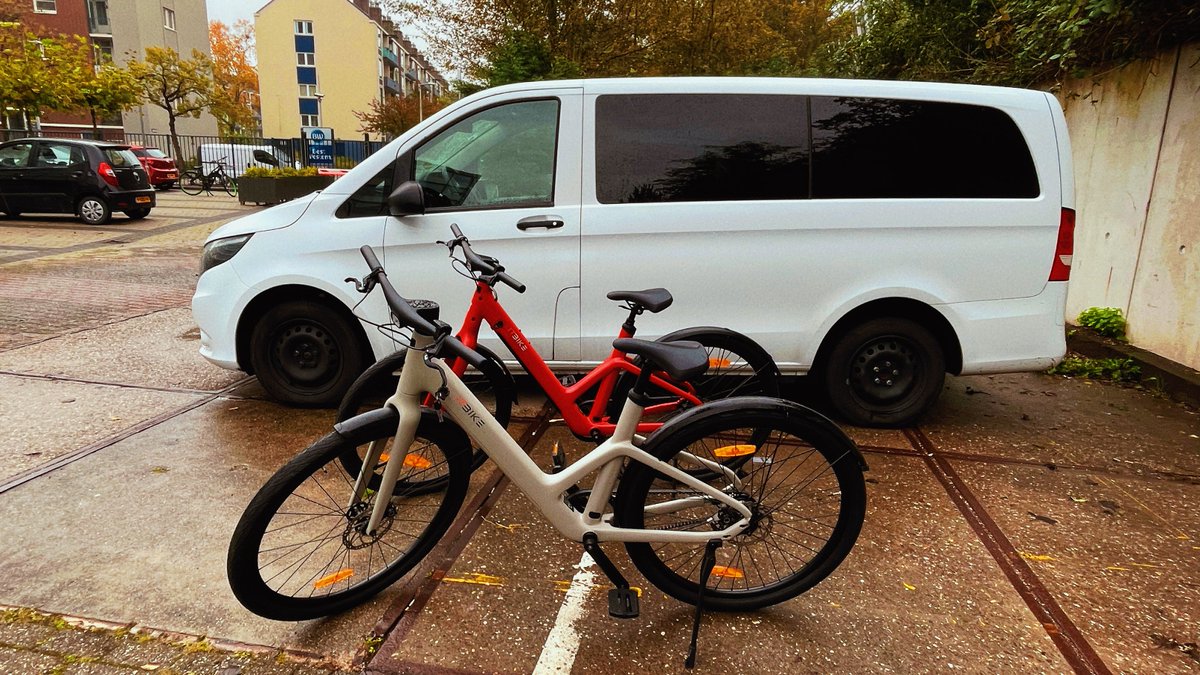 itbike_eu's tweet photo. Time to hang out with #itbike😮

#autumn #itbike #ebikestyle #ebike #itbike #vanmoof #ebike #electricbike #ebikestyle #lifestyle #ebikefactory #city #travel #rideshimano #bike #firstladybike #cityphotography #citybike #citybiker #cowboy #couple #couplebikers https://t.co/8sOngqpU02