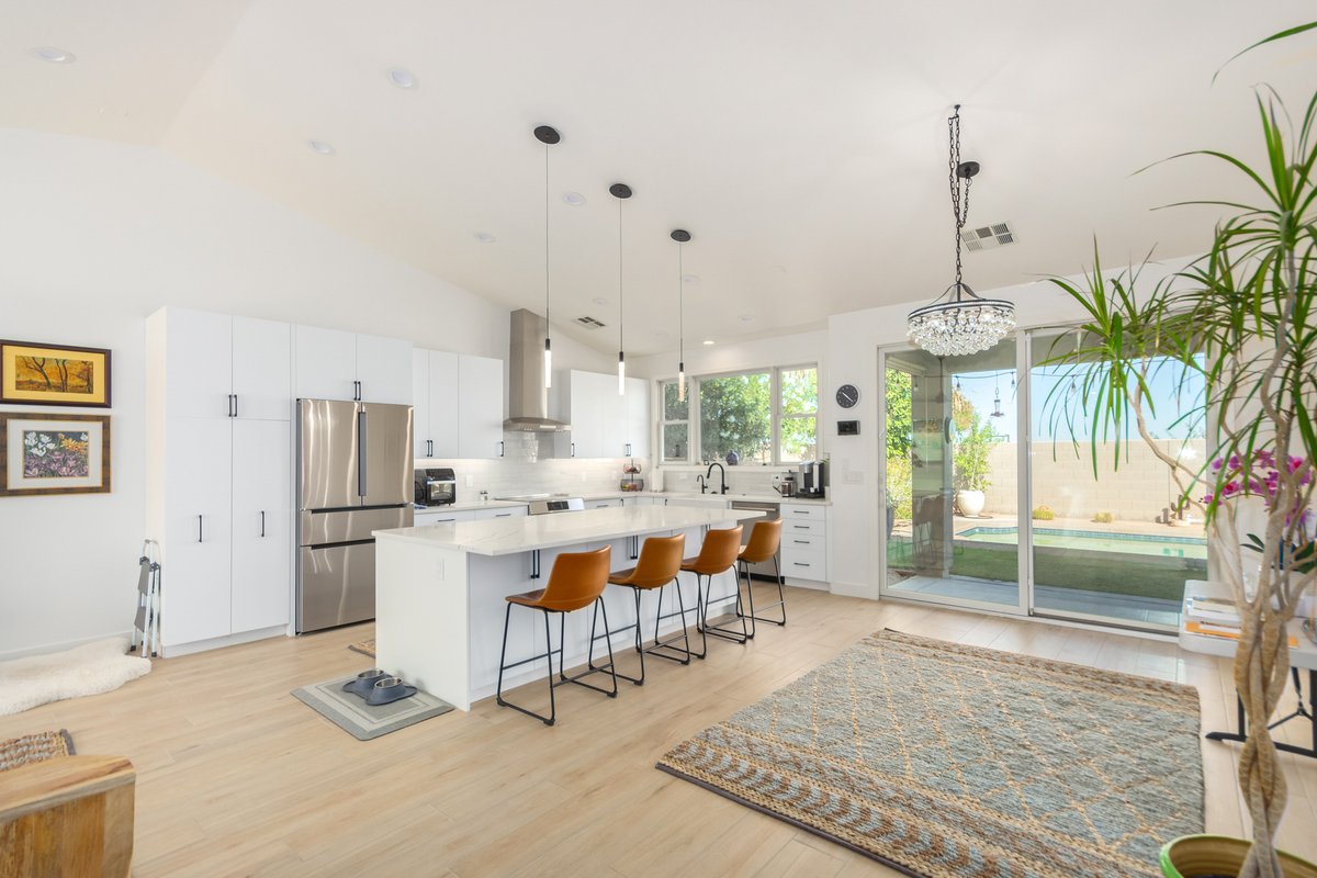 Another delighted and happy customer in #Chandler with this beautiful #kitchenremodel. #designideas #scottdaleremodeler #redtrucks bit.ly/499HZqL
