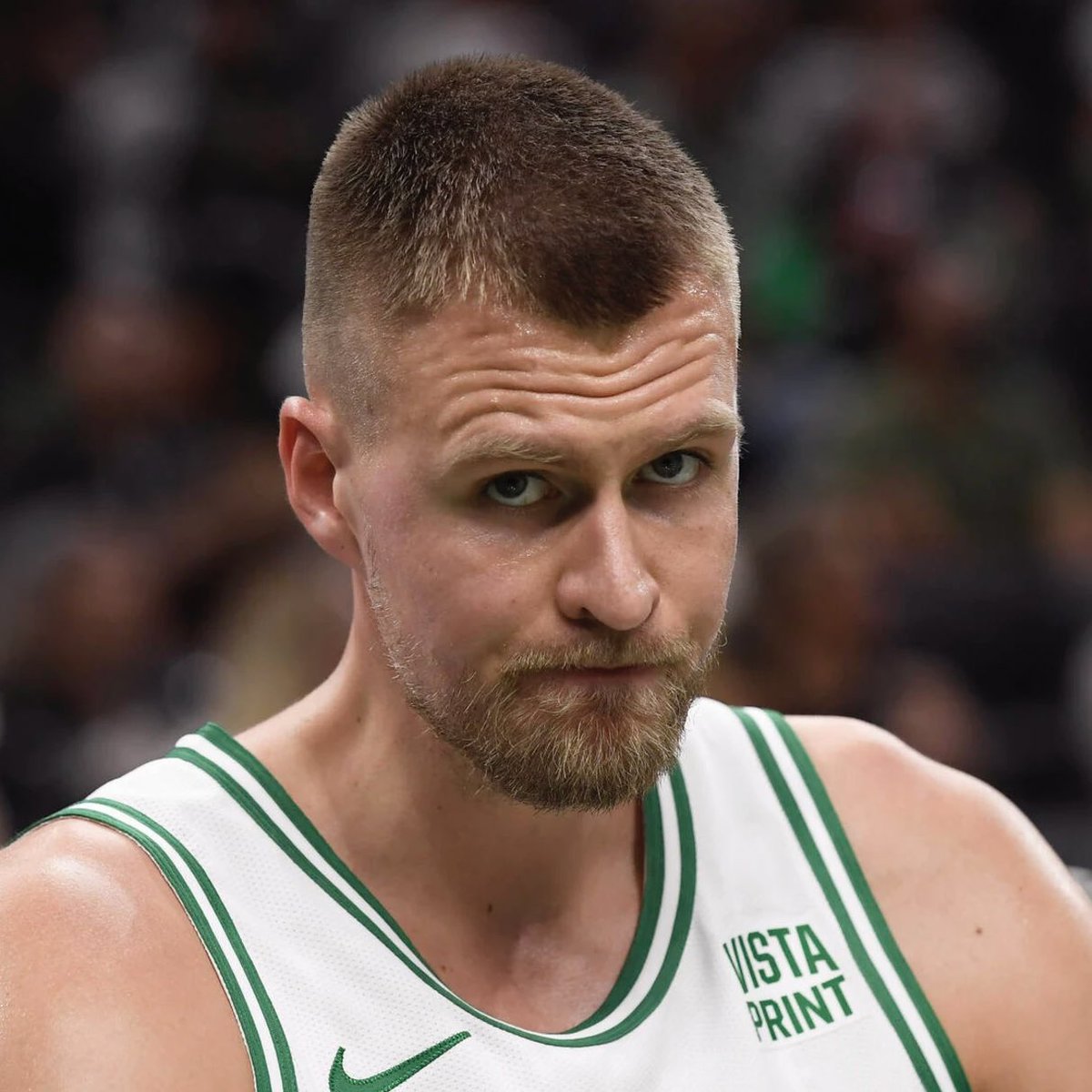 Kristaps Porzingis in his Celtics debut:

30 points
8 rebounds
5 threes
4 blocks
53% FG

Scary hours. 👀