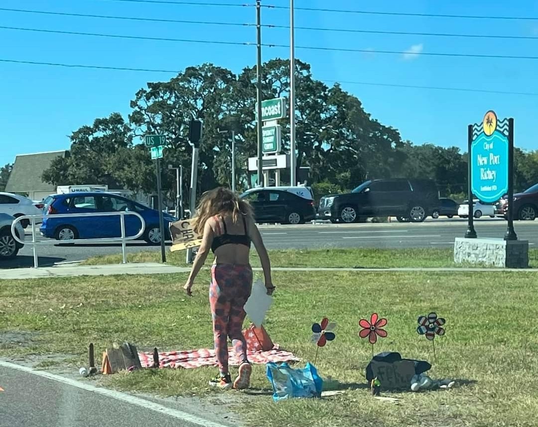 RebeccaYuengli2's tweet image. We may not have drag shows in Pasco County, we have dildo drug lady. 
Looking to buy a sex toy in Pasco, go to US HWY 19, looks like a pretty good selection.  
STD's at no extra charge. 
#pascofl
#homelesspeople
#drugs