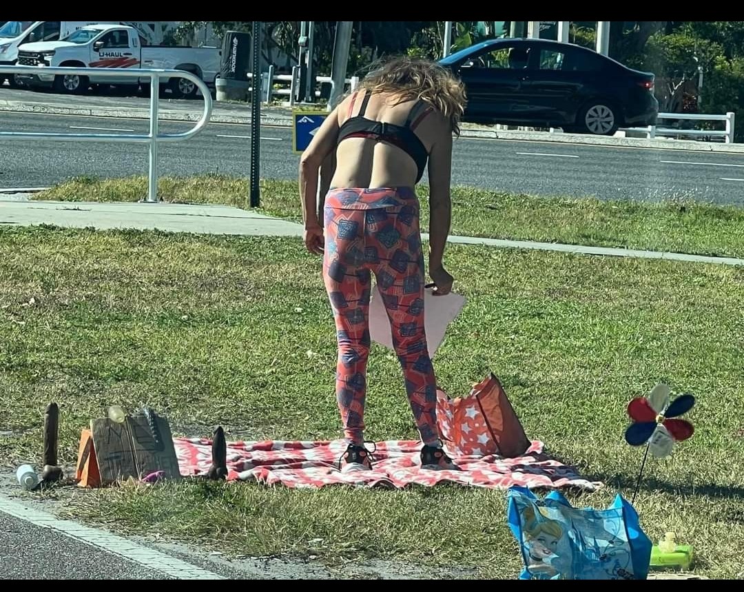 RebeccaYuengli2's tweet image. We may not have drag shows in Pasco County, we have dildo drug lady. 
Looking to buy a sex toy in Pasco, go to US HWY 19, looks like a pretty good selection.  
STD's at no extra charge. 
#pascofl
#homelesspeople
#drugs