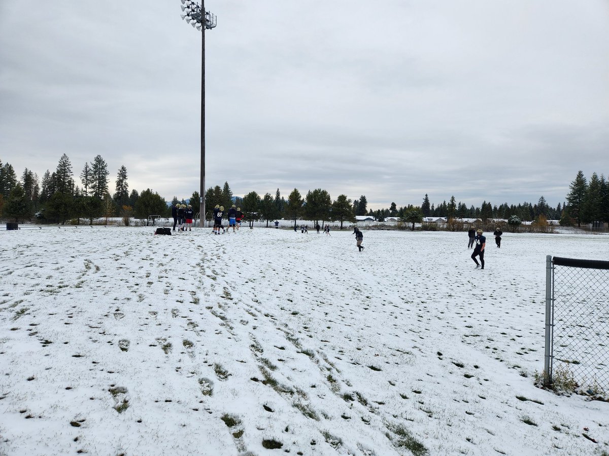 TimberlakeFoot1's tweet photo. Football in North Idaho! https://t.co/QMT2weshRK