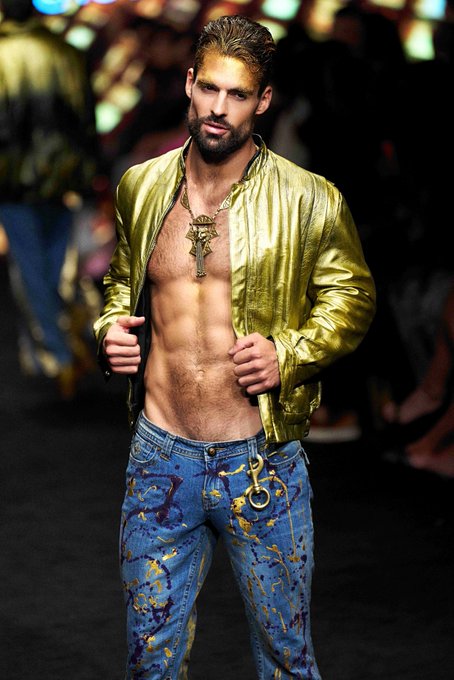 Los Angeles Fashion Week 2023 Think i am a good model?❤️🫶 https://t.co/pDA1ffhcYv