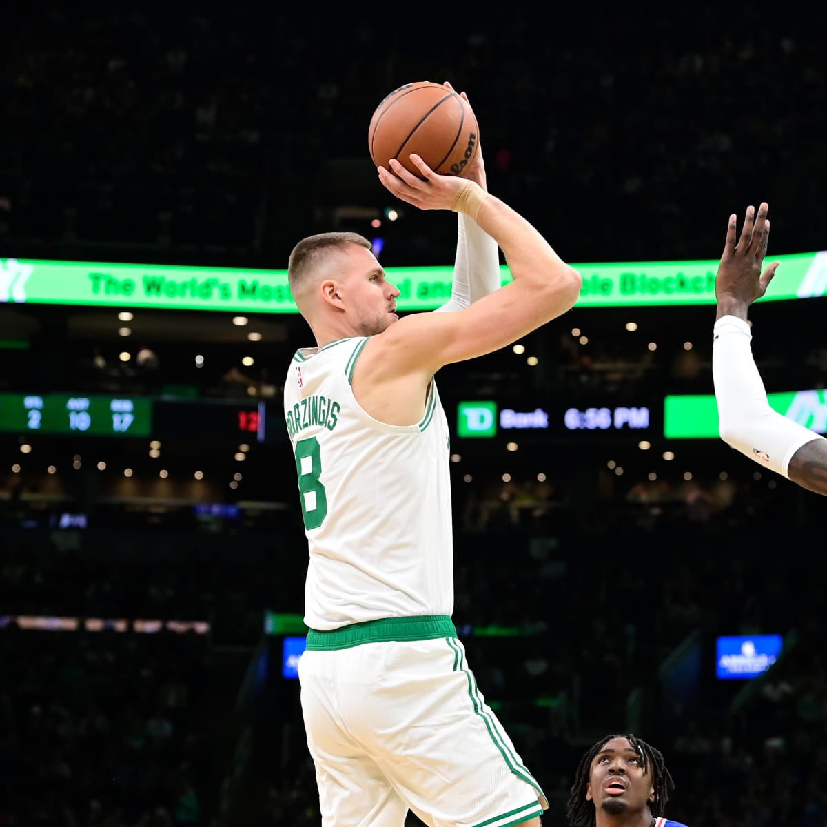 Boston_Diehards's tweet photo. Kristaps Porzingis in his Celtics debut

30 points
8/15 shooting
5/9 3PT
8 rebounds
4 blocks

Welcome to Boston☘️ https://t.co/bVSvGuZRYW