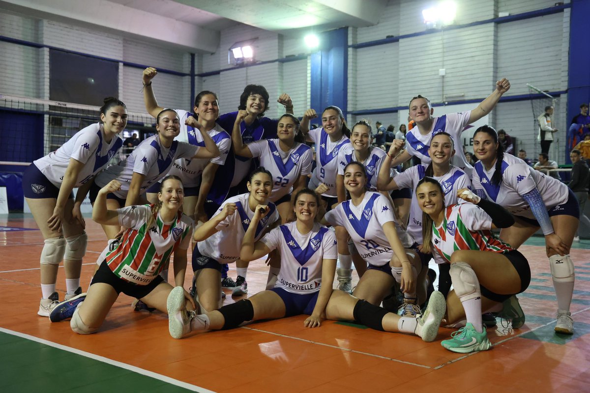 ¡GANÓ VÉLEZ! 🏰

Las <a href="/FortinerasVoley/">Fortineras Voley</a> fueron de menor a mayor y se impusieron ante <a href="/lomasvoley/">Lomas Vóley</a> por 3️⃣-1️⃣ en el último partido de la fase regular.