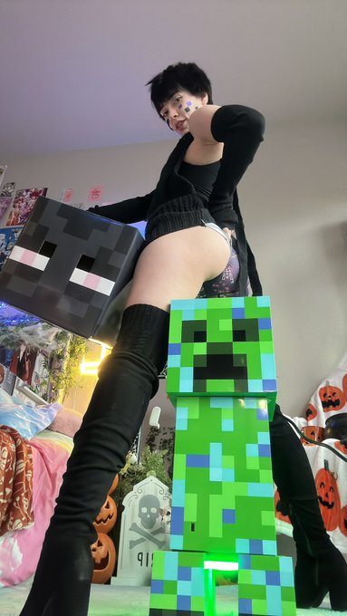 Enderman Pics 💜🖤 https://t.co/1O3VVgOzpK https://t.co/l5rTyynxSB