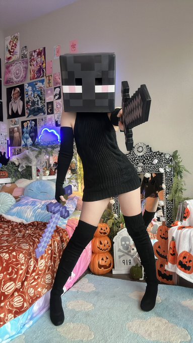 Enderman Pics 💜🖤 https://t.co/1O3VVgOzpK https://t.co/l5rTyynxSB