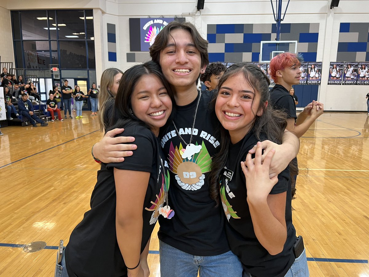 Our StuCo will be represented at the @District9StuCo Winter Retreat by 3 of our officers. Joey, Ayde, and Hailey were chosen to be Junior Counselors will have the chance to demonstrate their leadership skills. @PHills_HS is lucky to have amazing student leaders. #TeamSISD #RISE