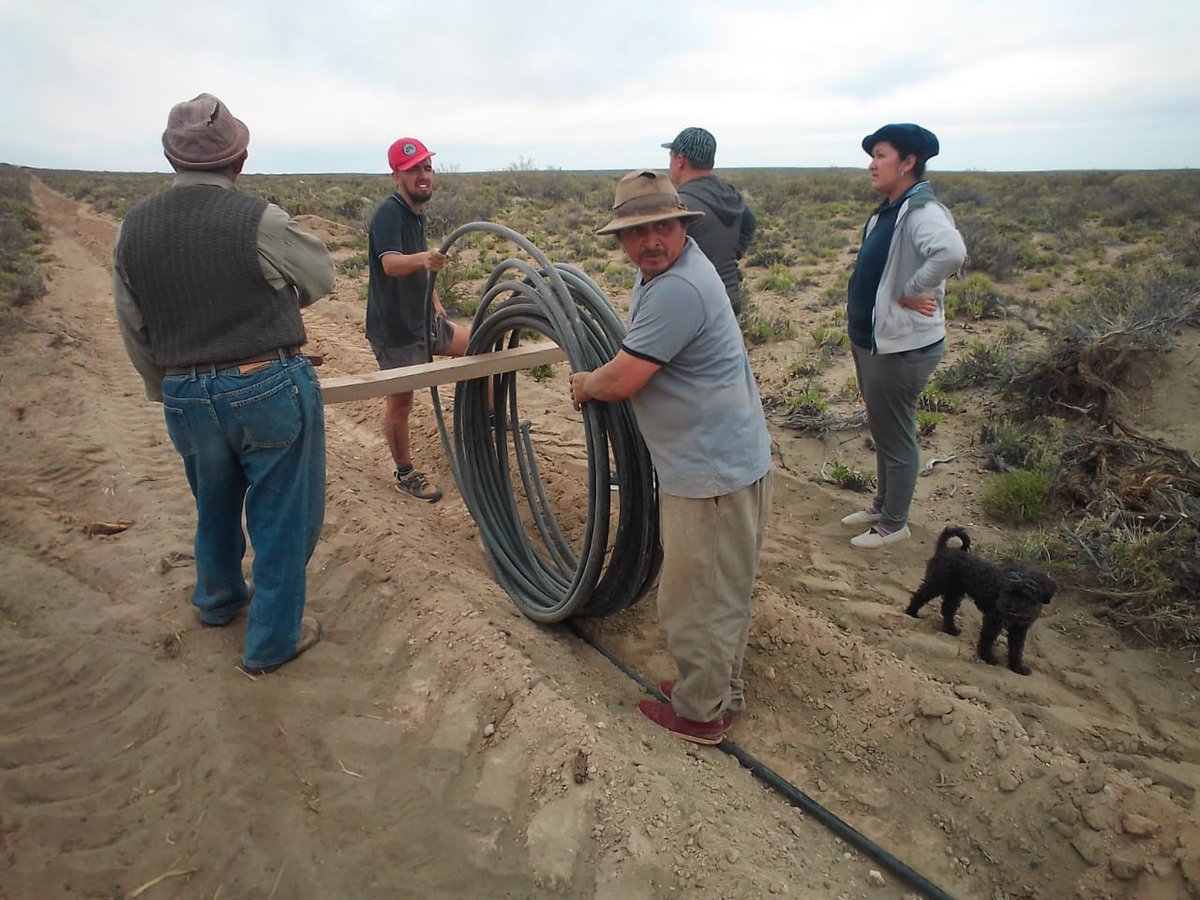 AmaliaSapag's tweet photo. Resolvimos el problema de acceso al agua en una comunidad mas: Maliqueo. Gracias al trabajo conjunto d @SPnqn los gobiernos locales d #PasoAguerre y #LosCatutos y #Prodecca. @FLR_NQN @BozzanoGervasio https://t.co/fE0MBymVYk