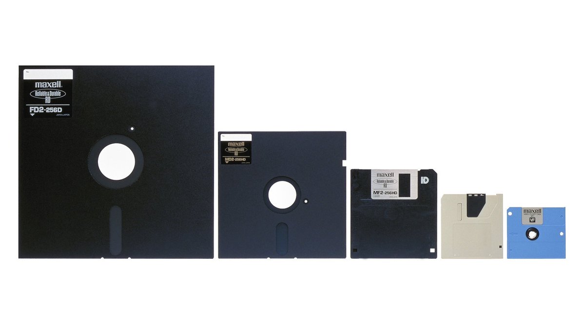 💾みんな大好きフロッピーディスク、置いときますね🌟🥴💕 #だが #廃番