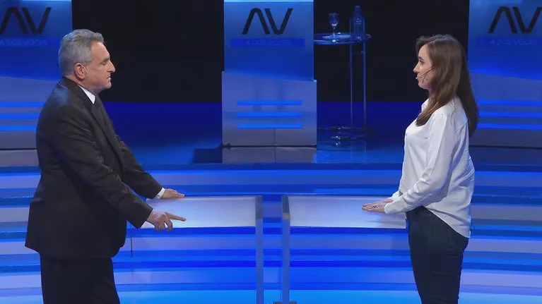 ElTrumpista's tweet photo. 🚨 8 de noviembre - 21hs

Debate Vicepresidente 🇦🇷 

🟣 Victoria Villarruel (LLA)

🆚 

🔵 Agustin Rossi (UxP)

📺 TN - A Dos Voces https://t.co/94jwc4DRyx