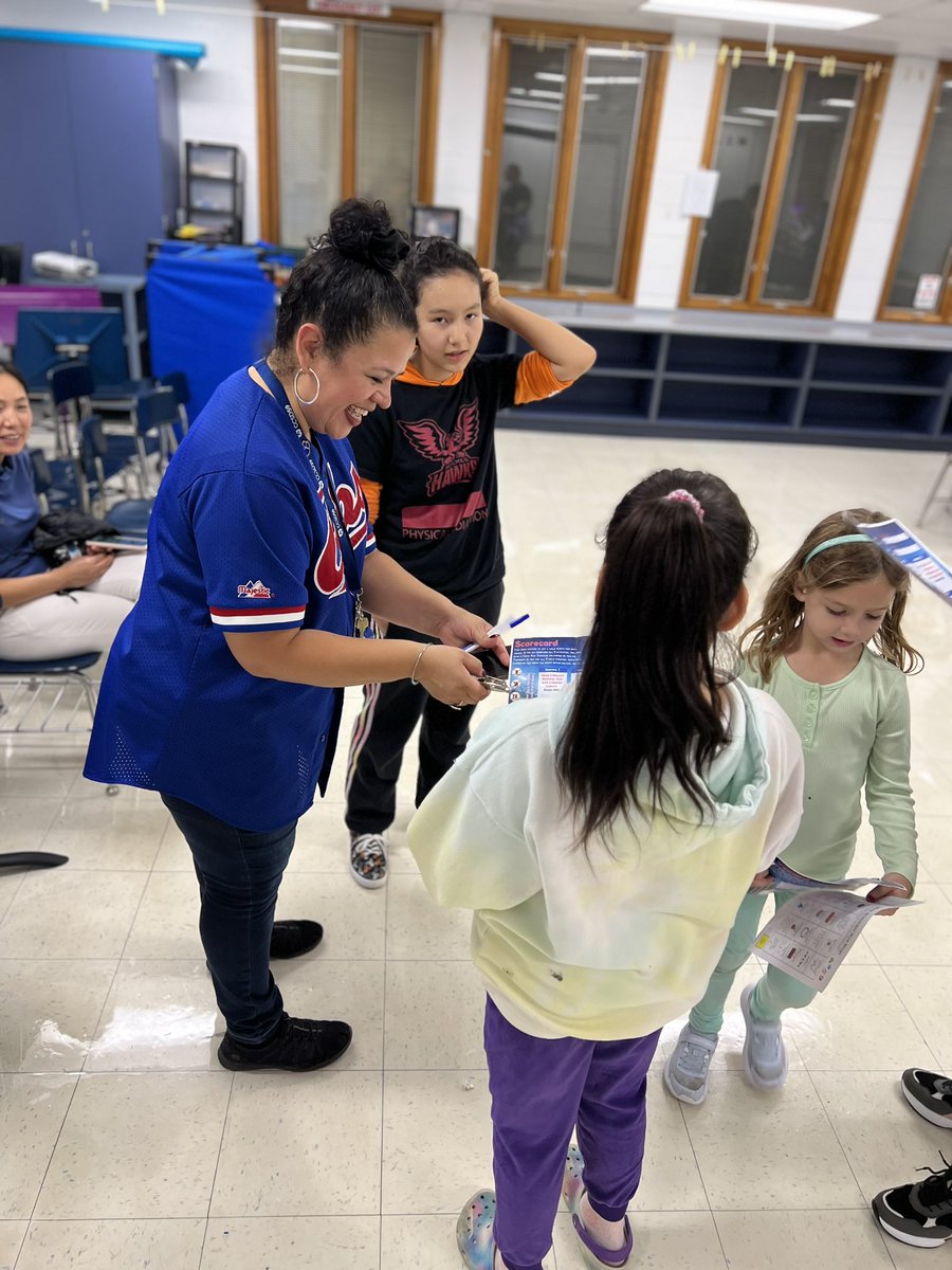 BenagesMichelle's tweet photo. @D59JulietteLow Math Family Night was a grand slam🔢 ⚾️🧢of an evening for their students and families! A huge shout out to @leggroom1 and the entire staff for coordinating such an amazing fun-filled event for our families. #D59math #1district1team https://t.co/brDR2Gjuyz