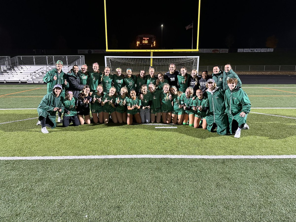 Hey <a href="/EdinaSoccer/">EHS Girls Soccer</a> - see you at the Bank Tuesday at 8 AM!

Hornets defeat STMA 4-2. #State #MSHSL