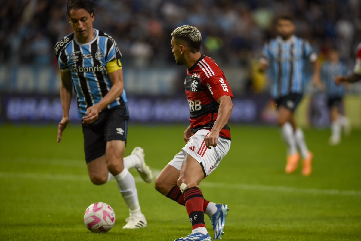 Fim de jogo na Arena. O Flamengo perde para o Grêmio por 3 a 2, pelo Brasileirão. #CRF 📸 Marcelo Cortes / CRF