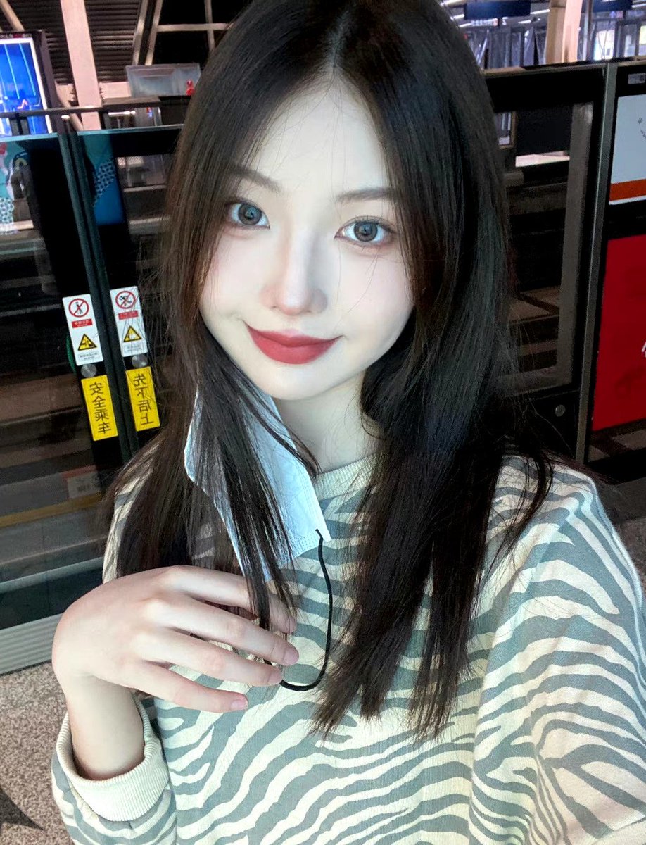 AnikaLeota's tweet photo. 03年清纯女大学生，没玩过推特 https://t.co/sQo7javYKa