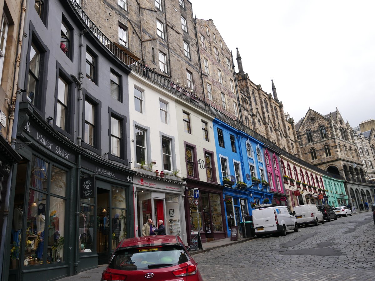🏴󠁧󠁢󠁳󠁣󠁴󠁿🚶‍♂️From the stunning #EdinburghCastle to the charming #RoyalMile, Edinburg is a treasure trove of history, culture and beauty. Put #Edinburg on your #BUCKETLIST 

#Scotland #VisitEdinburgh #ScenicScotland #EdinburghFringe #OldTownEdinburgh #ArthurSeat #ScottishHistory #scotch