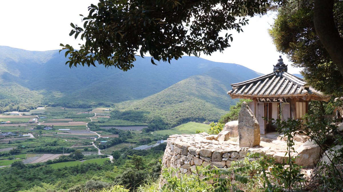 mofa_koreaz's tweet image. Welcome to #Wando! 🙌

#KOREAZ #MOFA #Snapshot #Korea #sea #beach #mountain #temple #nature #island #완도 #완도군 #청산도 #신흥리해변 #동천석실 #생선구이 #주도 #코리아즈 #외교부

Source: Wando County