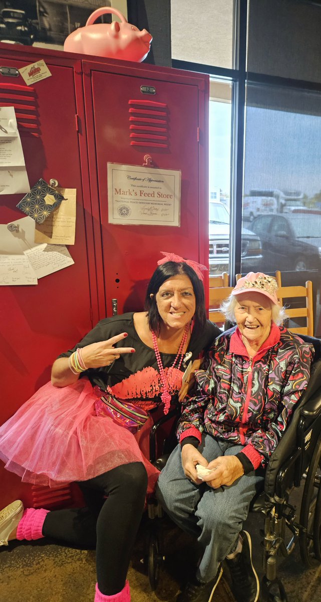 Edna was sporting her 80's wear while out to lunch during last weeks 80's Themed Week! 
#TrilogyThemeWeeks