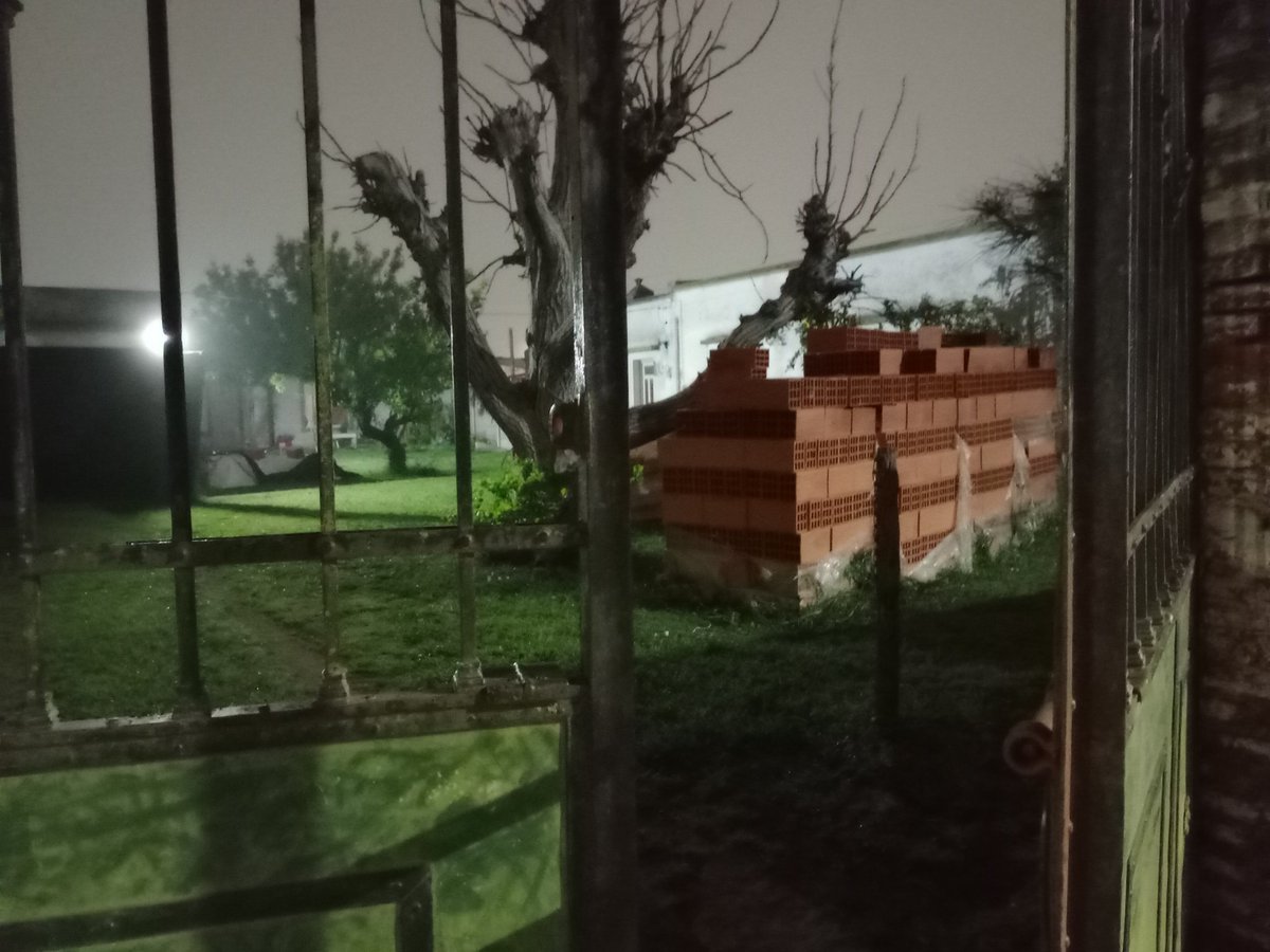 GustavoUltrapop's tweet photo. Ladrillos entregados por intendente a ciudadano justo antes de perder las elecciones con la intención de no perderlas. #vouchers #oficialismo #lo #hacen #todos #no #importa #la #extracción #partidaria https://t.co/RQVlB6Ws7F