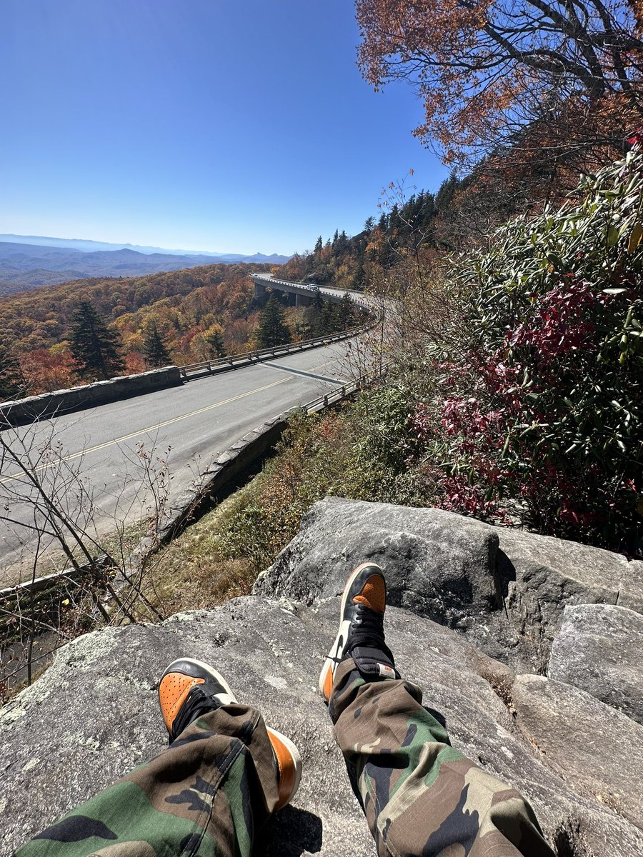 TheINFADER's tweet photo. Fall in blue ridge never disappoints 🍂🍃 https://t.co/fWDs1jb4XZ