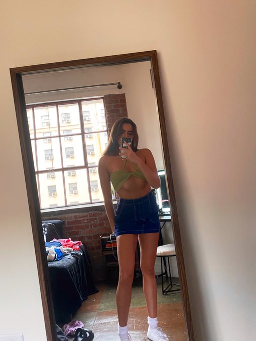 undress me? https://t.co/DTNw0F9UN6