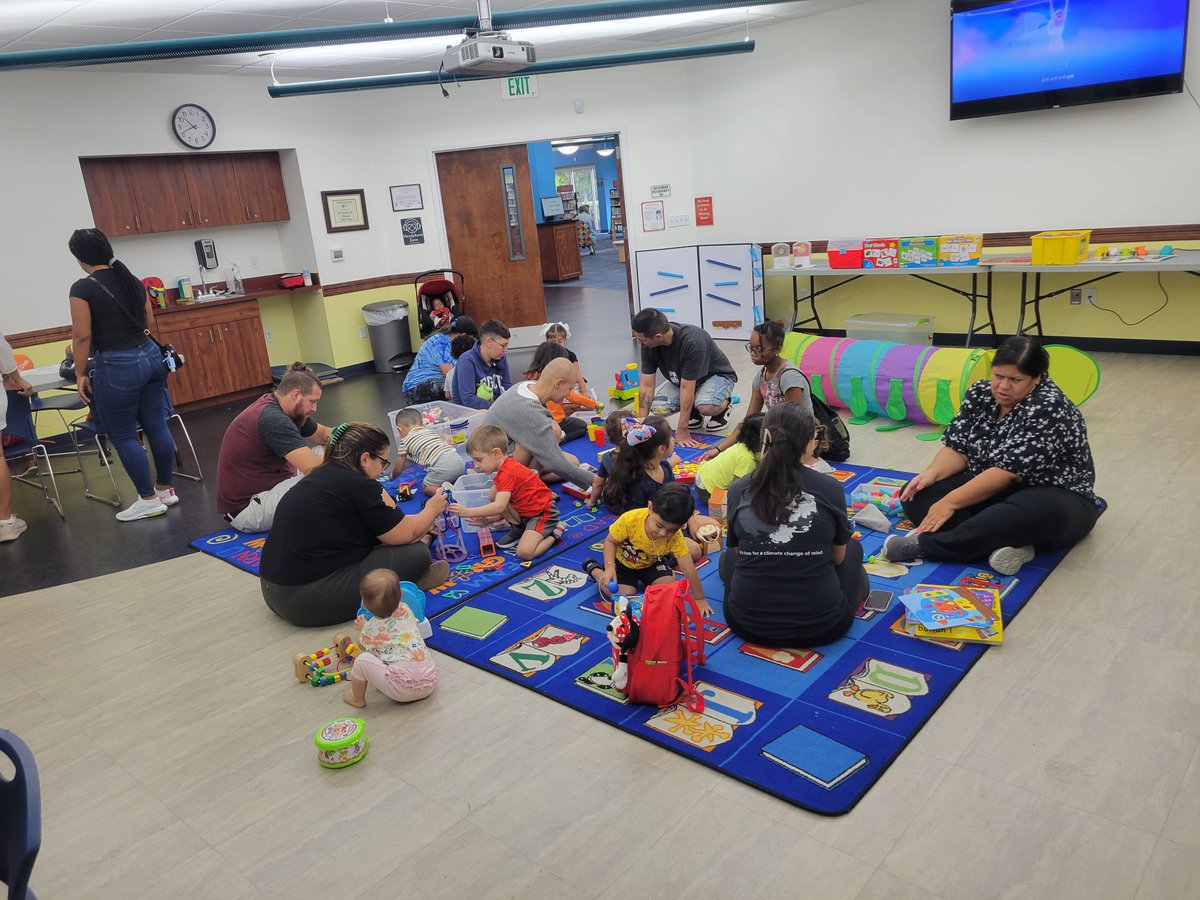 busybeequilter's tweet photo. @OsceolaLibrary, #Poincianabibrary, Miss.Liz
Nana of twins, Kolette and Kehlani. Always fun to spend the morning with Miss.Liz and class friends.. https://t.co/O0AYUaOHys