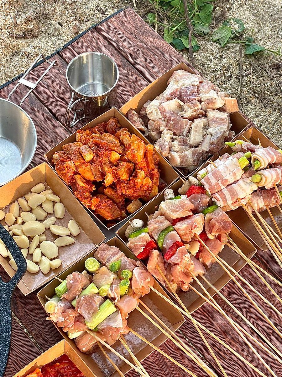 Verve3333's tweet photo. I want to go on a picnic with you and feel the beauty of this world.🥰🥰 https://t.co/X9Of56bIaw