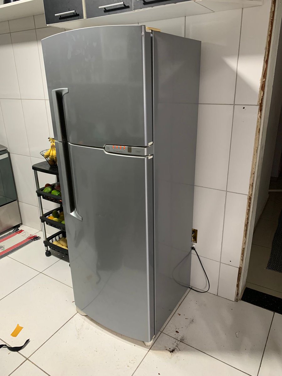 Envelopamento de geladeira cor prata inox 🔝🥇🫰

✅Orçamentos via Dm ou wpp 21990522433✅
