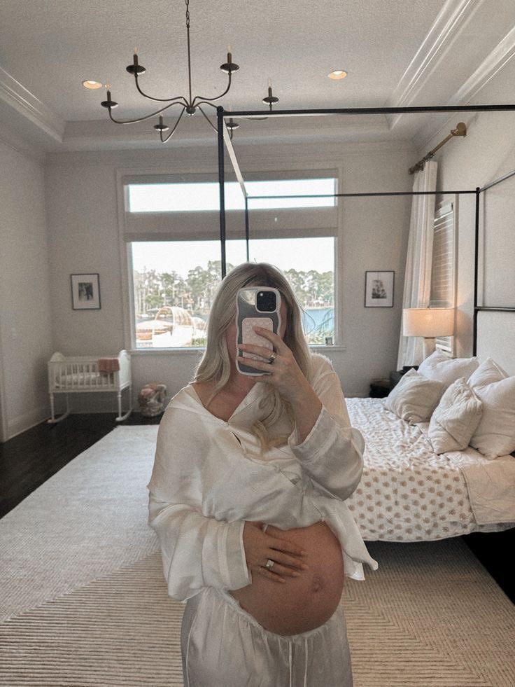 ⠀
⠀
⠀⠀⠀⠀⠀❋    ۫    #pɾegnɑncʏdıɑɾʏ    ٬    🍼
                                week 32/50

Ainda falta algum tempo para nós conhecê-los, mas saibam que as mamães estão ansiosas. Já amamos muito vocês dois. Que dezembro chegue logo!