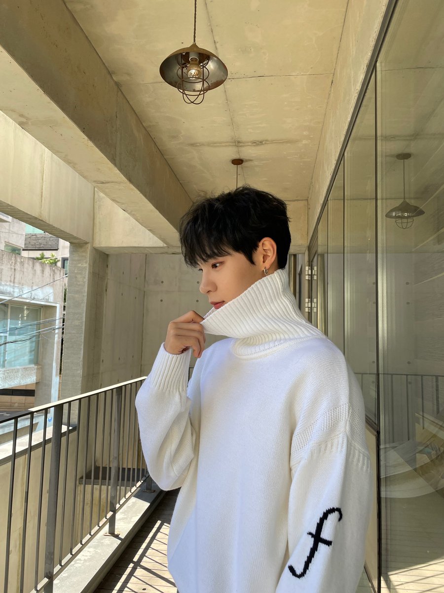 TIOT_NOW's tweet photo. [#건희]
얼른 눈 내리면 좋겠다 ❄️

#홍건희 #HONGKEONHEE
#TIOT #티아이오티 
#TIOT_PreDebut #백전무패 https://t.co/T6Q7ZPOxYY
