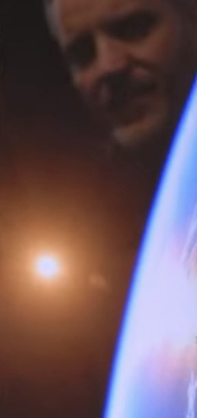 Lol I love how in the latest video the Hyte Y70’s touch panel and Jay’s reflection in it looks like he’s a PC building higher being looking over the earth looking out for us  <a href="/frickingphil/">P–Mac</a> <a href="/JayzTwoCents/">JayzTwoCents</a>
