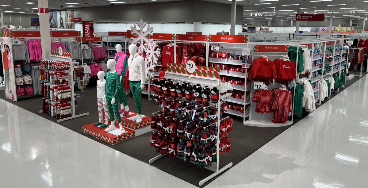 Miriam_Ruiz0824's tweet photo. We’re feeling festive at T0824!
Family Christmas pajamas have set! Amazing job to our style team! #target #visuals #style #visualstandards #holidayseason #workspmewhereyoulove
@salazarlucy10 @Ednahino824 @Nancy93204076 @Target https://t.co/bsSrvzVEsP