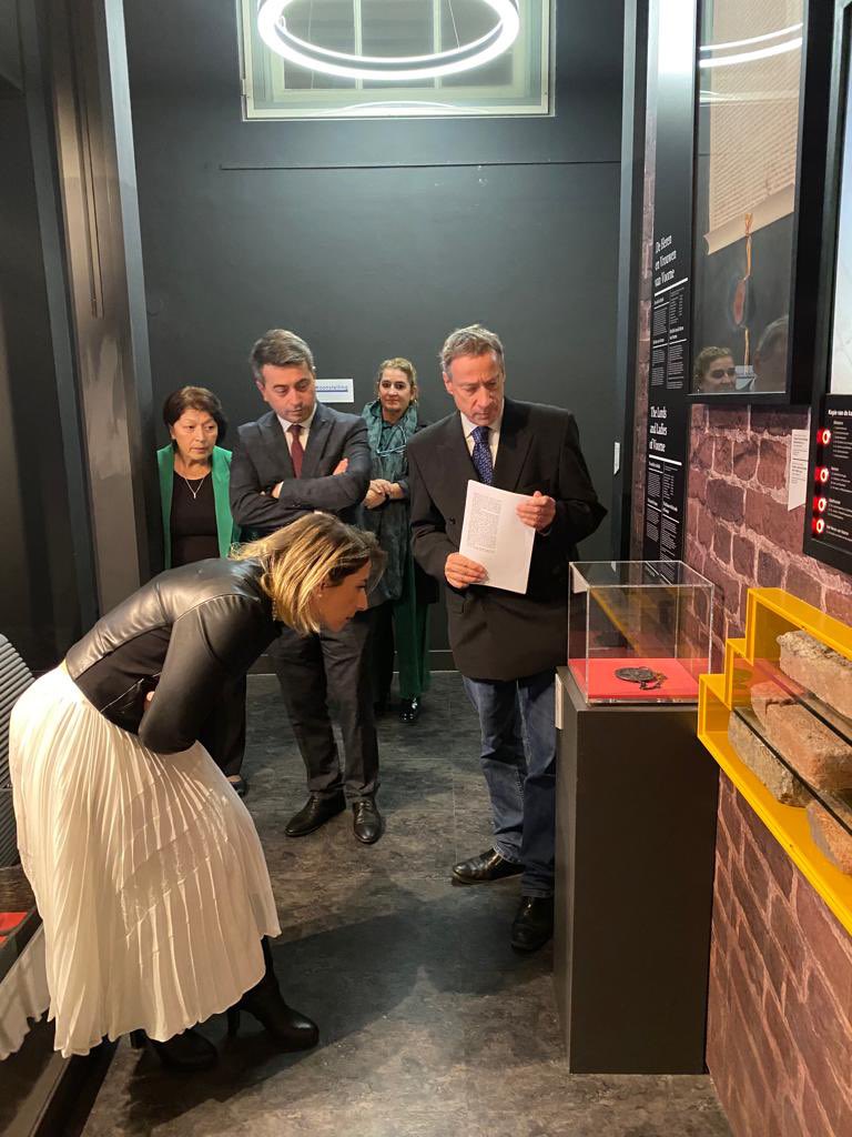 Na de ontvangst door burgemeester <a href="/RehwinkelPeter/">Peter Rehwinkel</a> <a href="/GemVoorneaZee/">Voorne aan Zee</a> werd de consul generaal van Turkije door wethouder Janneke Postma ontvangen <a href="/MuseumDenBriel/">80jarigeoorlog</a> <a href="/OPVoornePutten/">OP Voorne-Putten</a> en rondgeleid door Roel Slachmuylders