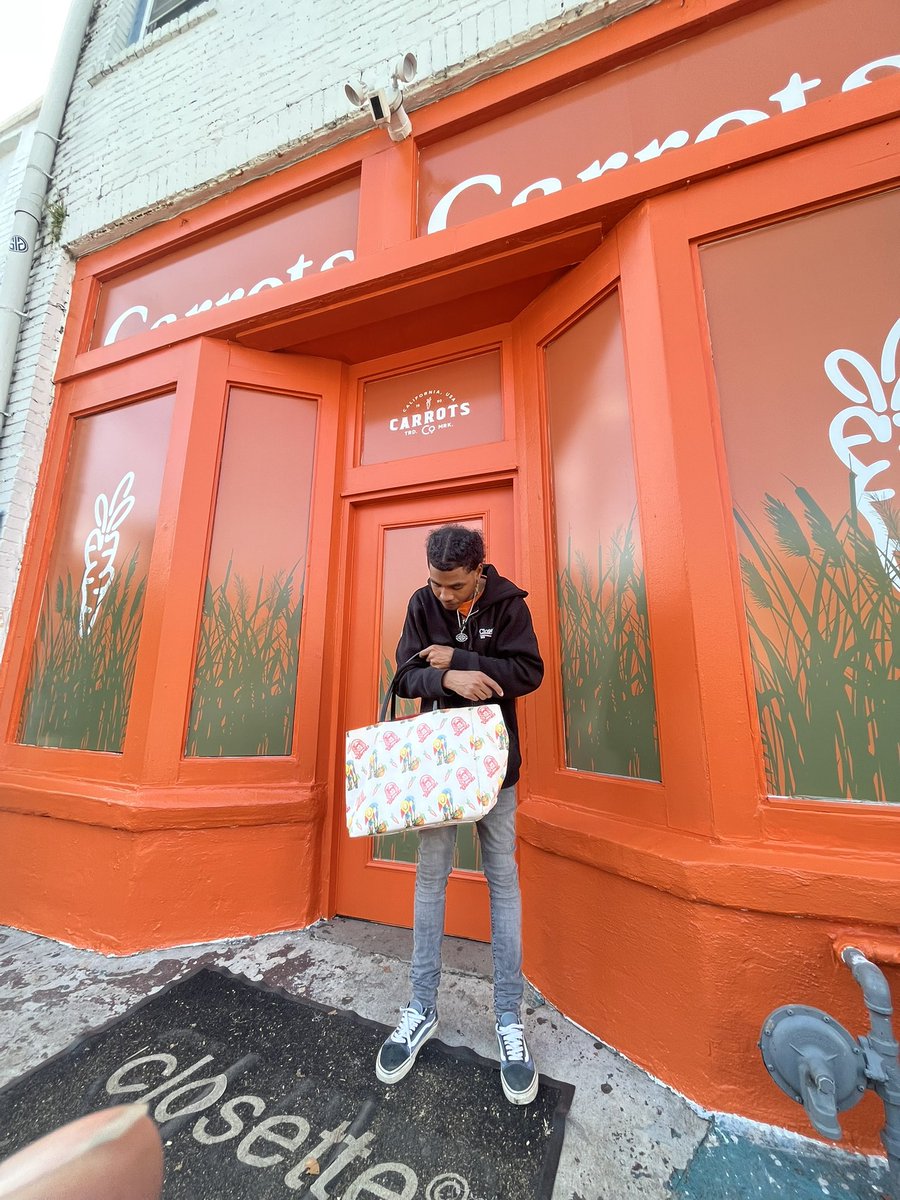 OriginalFani's tweet photo. 🥕©️ via @closette323 

cc: @AnwarCarrots https://t.co/7RirG38LQx