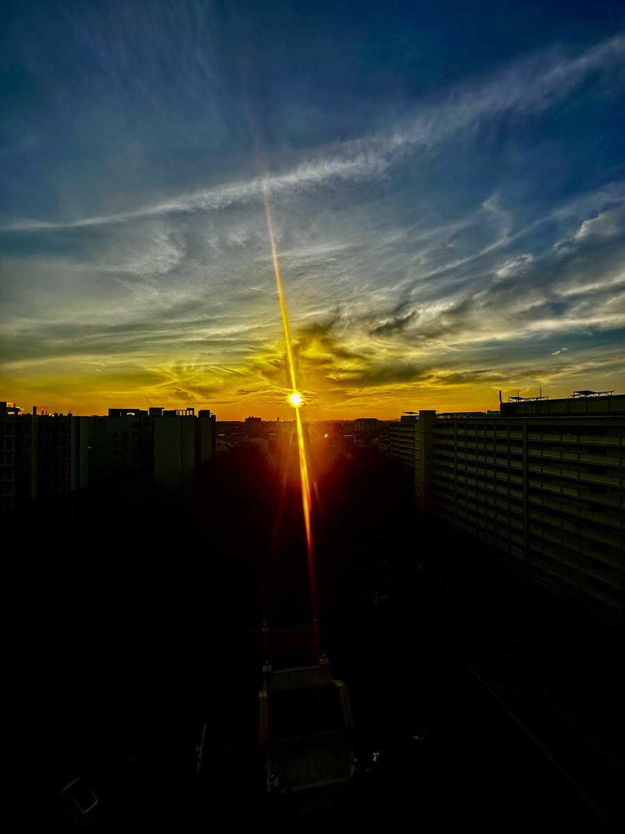 MuthuA1's tweet photo. When I see you, I feel you. When I feel you, you heal me.  You are my panacea!!!

#iphone14pro #iphone14prophotography #panacea #feeling #feelinggood #sunrise https://t.co/d9K7LHPnuX