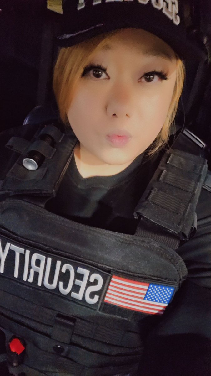 LorSelina's tweet photo. It just a other night to be on duty🖤 #securitygruad #securitygirl #readytobeonduty #FYP https://t.co/VDQYAqtlR7