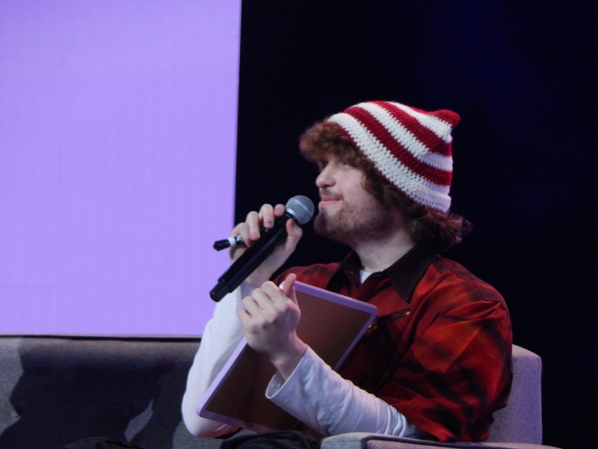 karlsbrock's tweet photo. here’s a 🧵 with pictures i took at the dream panel at twitchcon :) https://t.co/b3LR3zB838