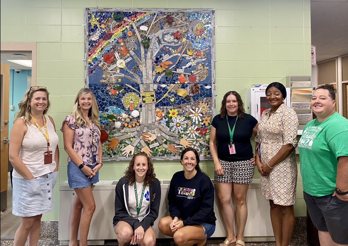 ArtmommaJohnson's tweet photo. Last year students and staff in the GBPES after school club, Rise Up, created a tile mosaic mural titled “The Student Tree of Life”. This year 2nd graders made their own based on Gustave Klimt’s “Tree Of Life” painting.
#aacpsARTgrows
#AACPSawesome
#AACPSVisualArts
#GBParkAACPS https://t.co/yScAi7JDJX
