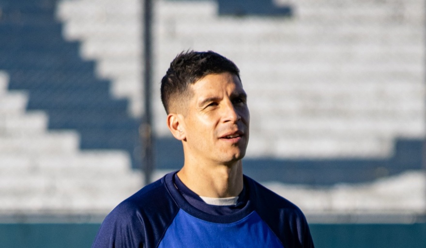 Iván Ramírez: “Sabemos que un error te deja afuera”

El mediocampista de Quilmes comenzó a palpitar el encuentro del sábado ante Gimnasia de Mendoza por el reducido y apuntó: “Estoy con mucho entusiasmo para pasar de fase”.

politicadelsur.com/nota/83380/iva…