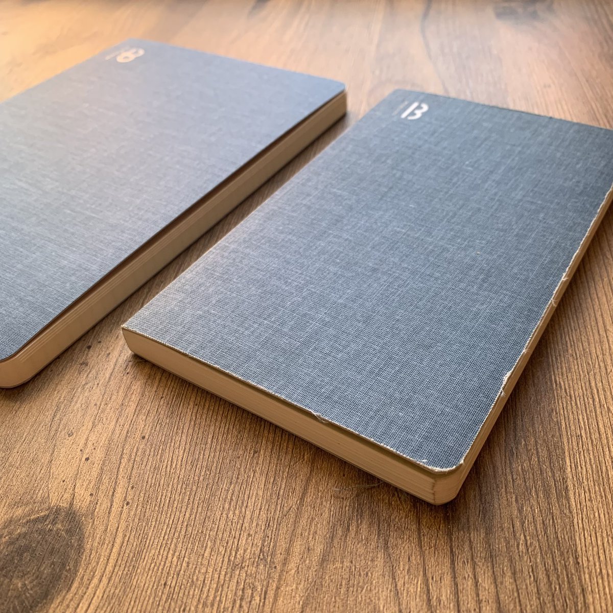 booknote_tokyo's tweet image. 今日は「デニムの日」。
弊社商品一番の定番BOOK NOTE のデニムブルーという色の物を新旧並べてみました。
右はカスタムカットした私物で旧ロゴVer.。
表紙はリネンクロスですが、色も経年変化の感じもデニムみたいでしょう？
　#booknote