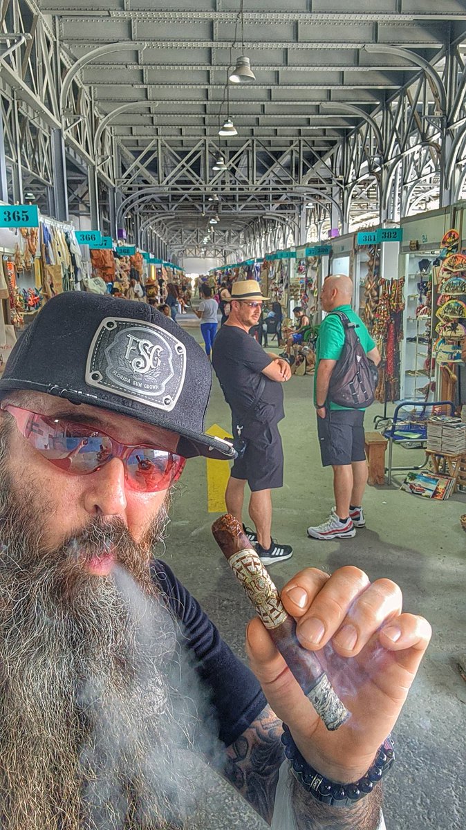 cigarprop's tweet photo. A picture from earlier today.
The Cuban Marketplace was insane!
At least I was able to enjoy this cigar from @stogieroadcigar

#vsrcigarfam #barberpoleking #kerrviajante #stogieroadcigars #cuba #cubatravel #cubastyle #cubatrip #cuba🇨🇺 https://t.co/qNxoGvJhGD