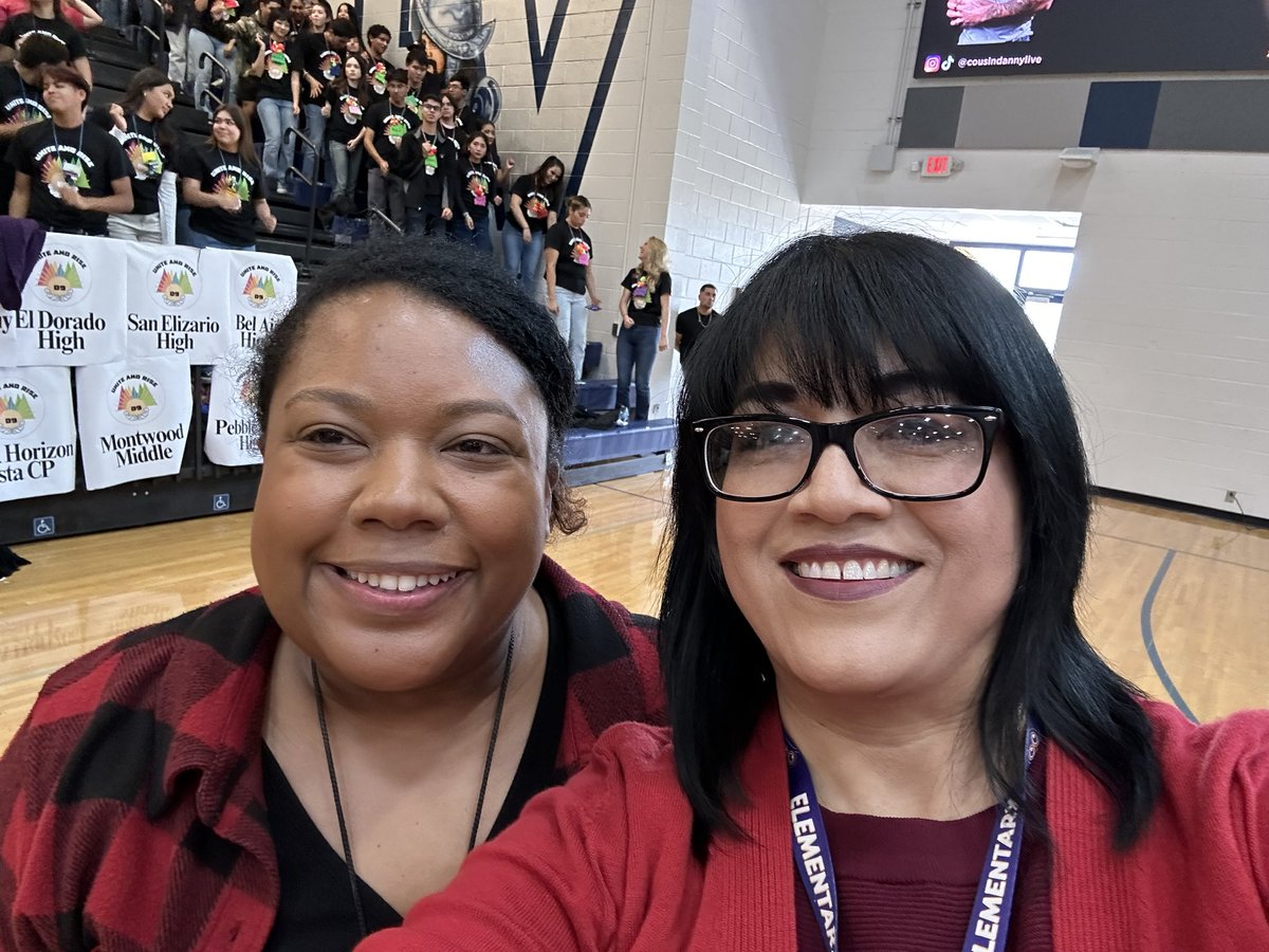 EP_MRES's tweet photo. A special shout out to Mrs. Baeza, STUCO Advisor, for teaming up with me to provide our OWLS a great experience at their first STUCO conference !
#SISDCOUNSELORS 
#TeachLikeaChampion https://t.co/JUHKzLuPy2