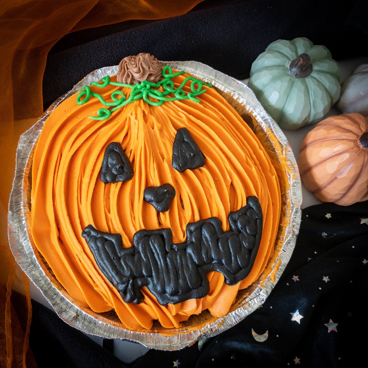 FrostedWithCare's tweet photo. Hi friends! You’ve got one more day to preorder Halloween treats! Pickup is this Sunday or Monday in Richfield. Let me know if you have any questions, otherwise more details on my website. 

https://t.co/EINNqTzmak ￼ https://t.co/l3pWCKMqra