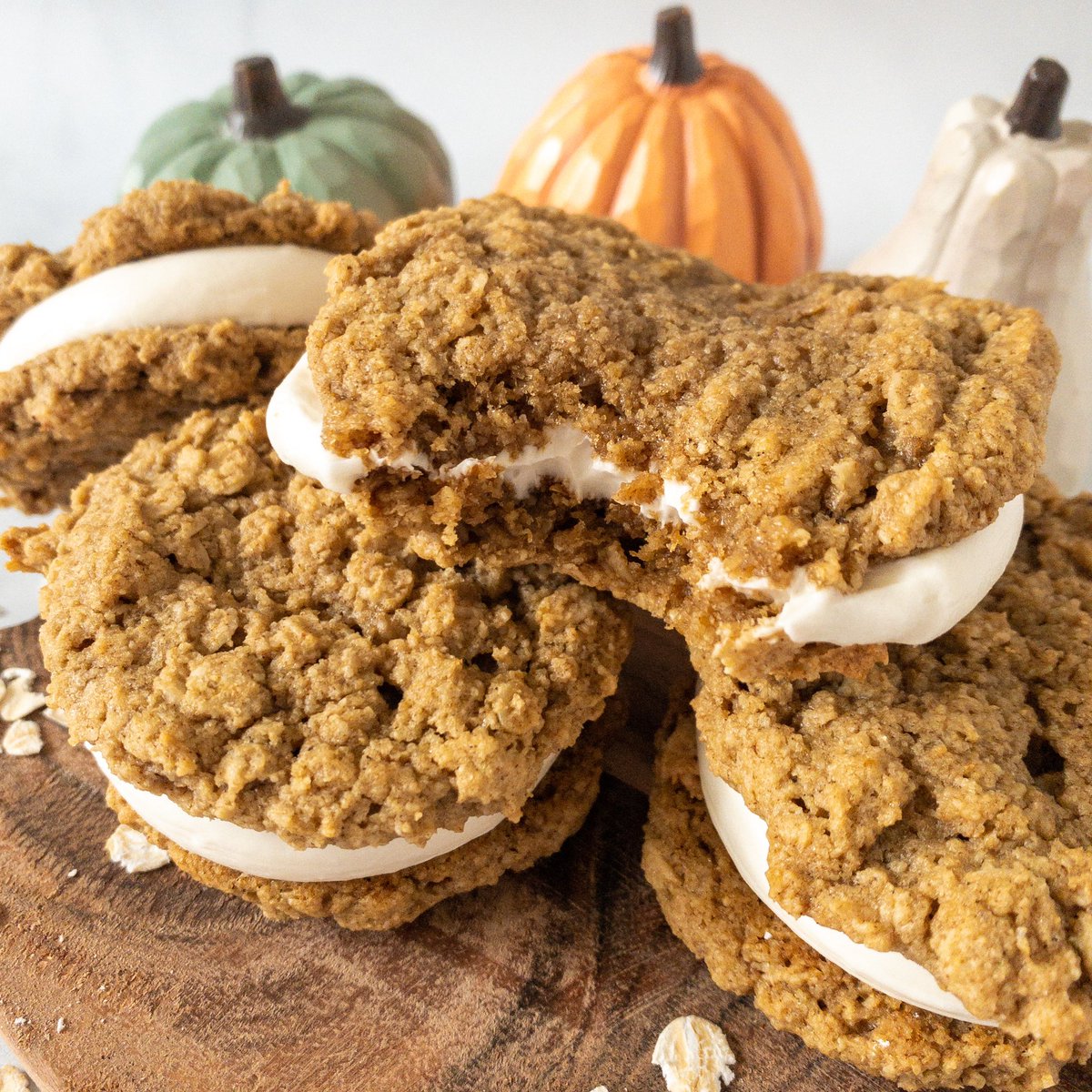 FrostedWithCare's tweet photo. Hi friends! You’ve got one more day to preorder Halloween treats! Pickup is this Sunday or Monday in Richfield. Let me know if you have any questions, otherwise more details on my website. 

https://t.co/EINNqTzmak ￼ https://t.co/l3pWCKMqra