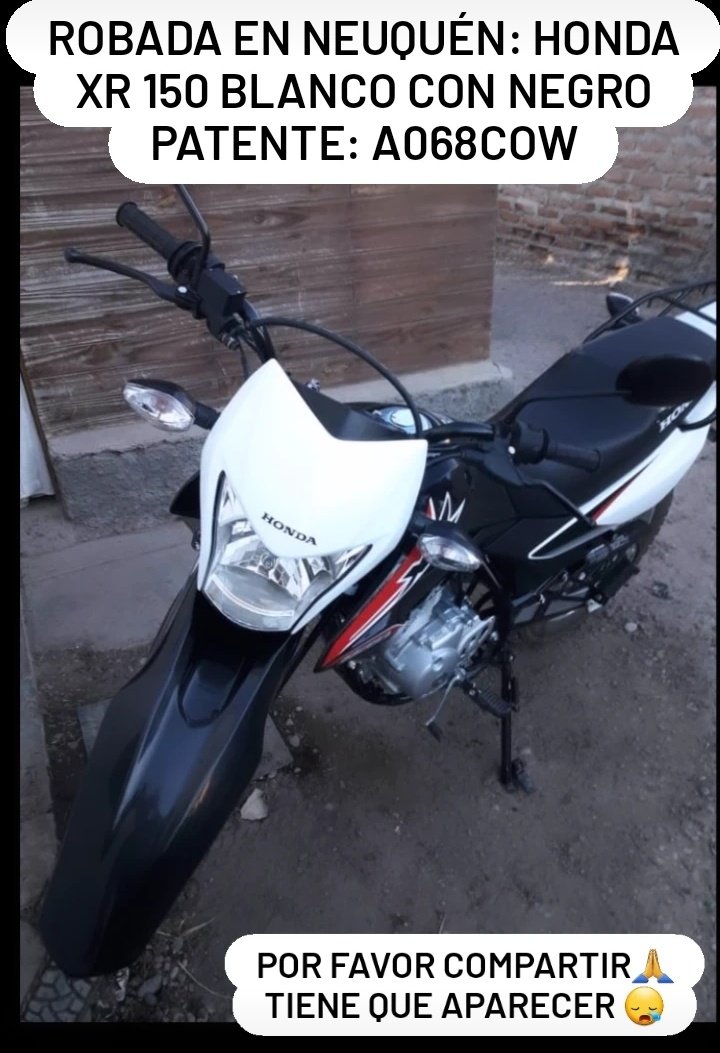 Robada cerca de las 21 hs sobre la calle Mitre y Tierra del fuego. Neuquén capital. Junto a dos cascos. 
HONDA XR 150 blanco con negro 
Patente: A068COW
Por favor compartir.! 🙏